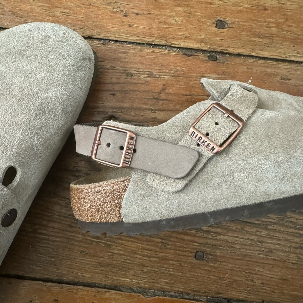 Taupe Birkenstock Tokio women’s 7/7.5 (38) narrow/medium width, worn 3x